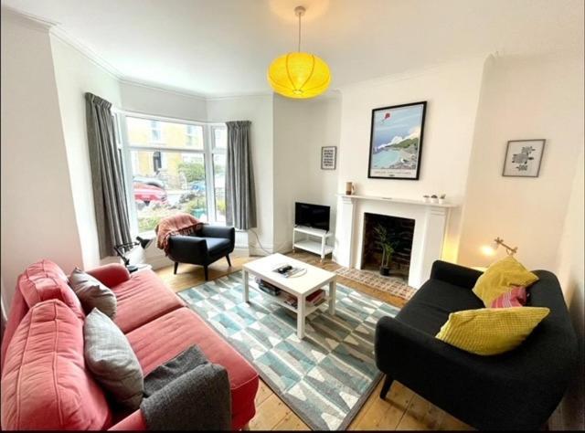 *Family Home In Mumbles. Close To The Beach* 외부 사진