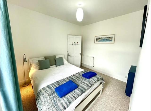 *Family Home In Mumbles. Close To The Beach* 외부 사진