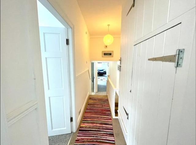 *Family Home In Mumbles. Close To The Beach* 외부 사진