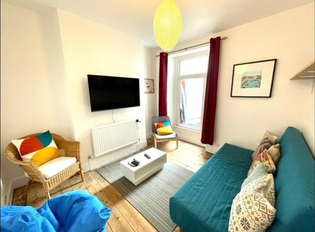 *Family Home In Mumbles. Close To The Beach* 외부 사진