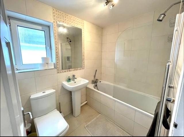 *Family Home In Mumbles. Close To The Beach* 외부 사진