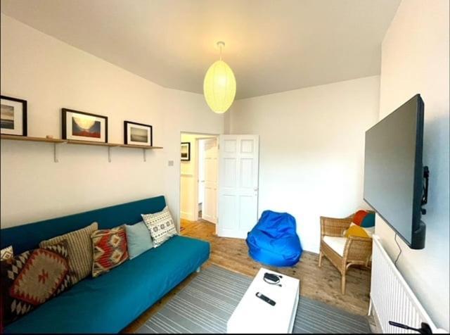 *Family Home In Mumbles. Close To The Beach* 외부 사진
